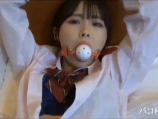 頂級馬尾辮外圍美女顏值一流高價約兩個妹子激情雙飛一起舔屌妹子有點尷尬自摸給我看翹起屁股輪著猛操